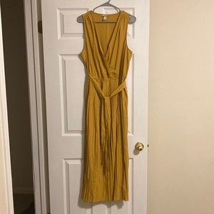 Mustard yellow XL maxi dress with pleated skirt